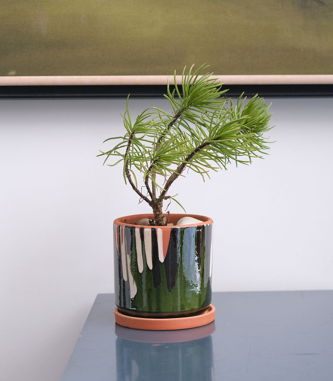 Ugo – Blumentopf aus Ton mit Untersetzer, grün glasiert, Ø 18 cm, handgefertigt aus Portugal