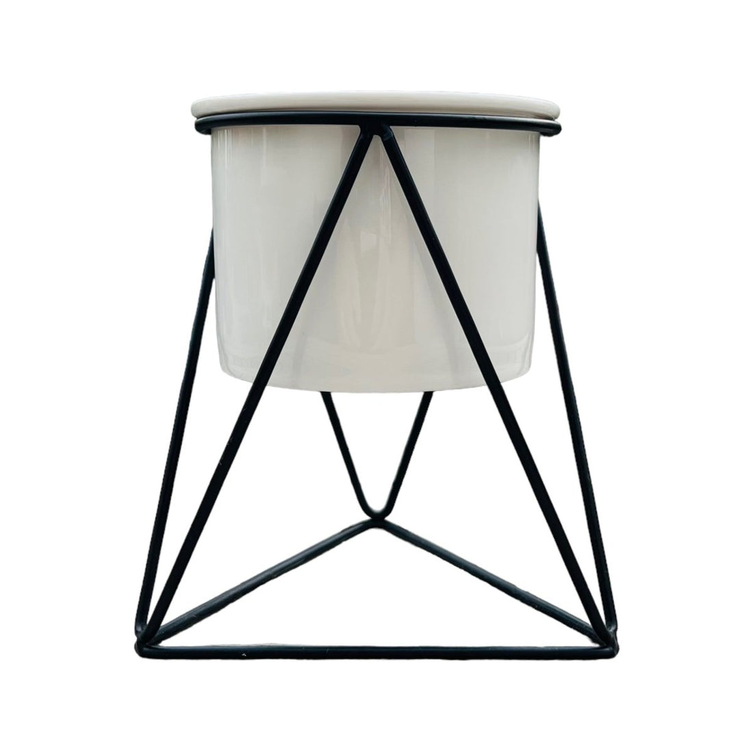 Weißer Übertopf mit schwarzem Hexagon-Ständer | Ø 11cm -KAKTOS